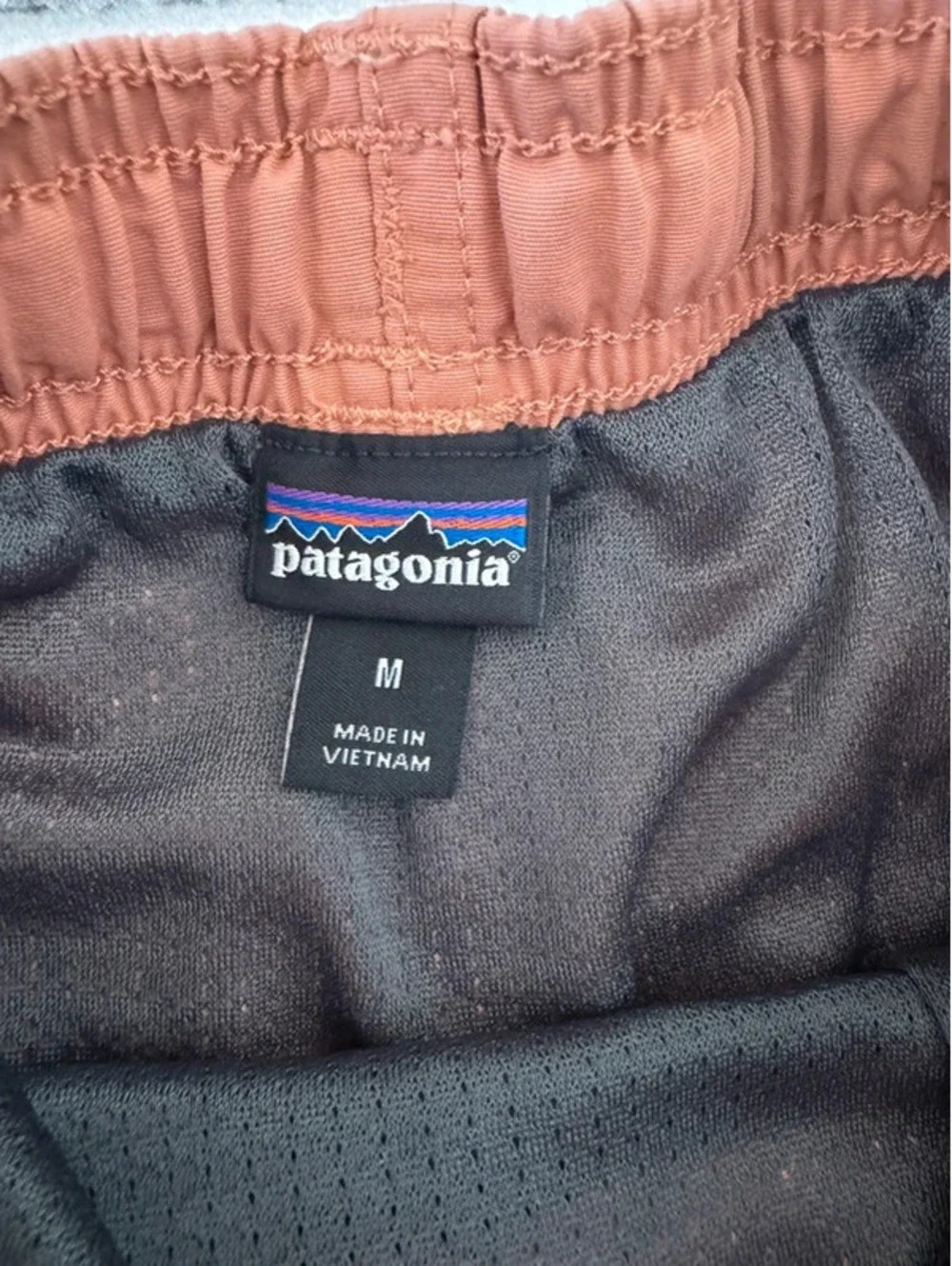 Boy’s Patagonia lined swim shorts clay color size Medium